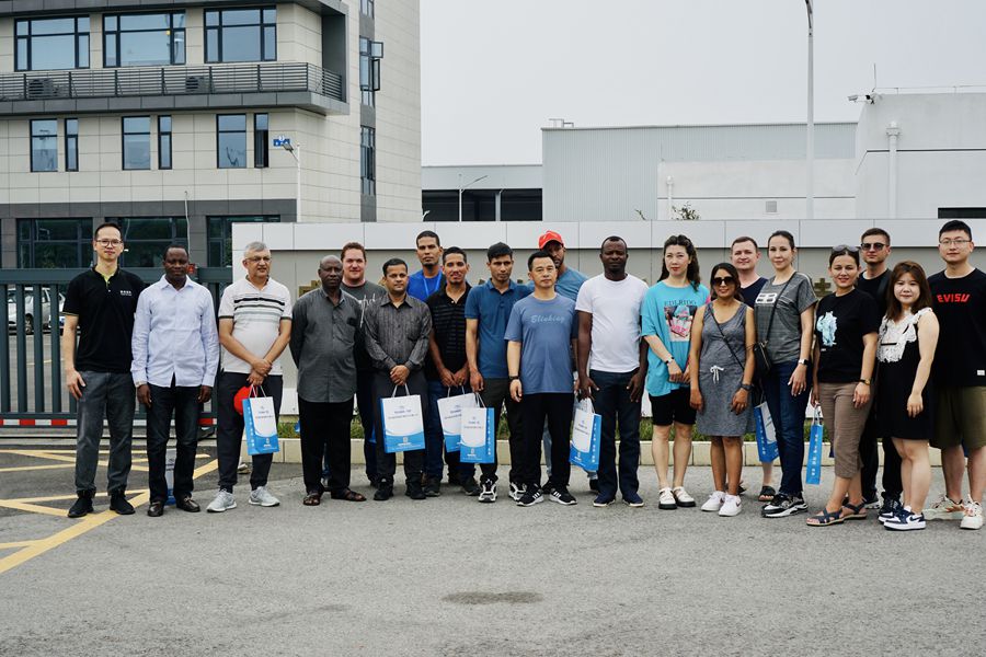 全国各地及中东、南非等国家的气体行业代表莅临金克星参观考察